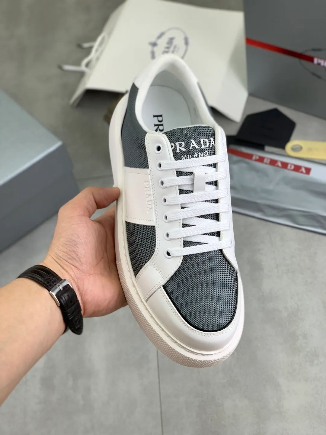 Men's men's shoes 💰P542💰 [New style] popular models are on the official website, 🆘 The trendy brand (Prada) mainly promotes popular models, avant-garde and versatile fashionable men's shoes private version mold opening, cowhide surface splicing 1:1.. Fashionable and simple, original imported cowhide lining cowhide feet; the atmosphere and personality are more fashionable, eye-catching and pursuing class. It will subvert the old idea and be a must-have for fashionistas with you! Must keep it! Tall and comfortable, large and low, high-end quality workmanship. Size: 38-44 4️⃣colors available.